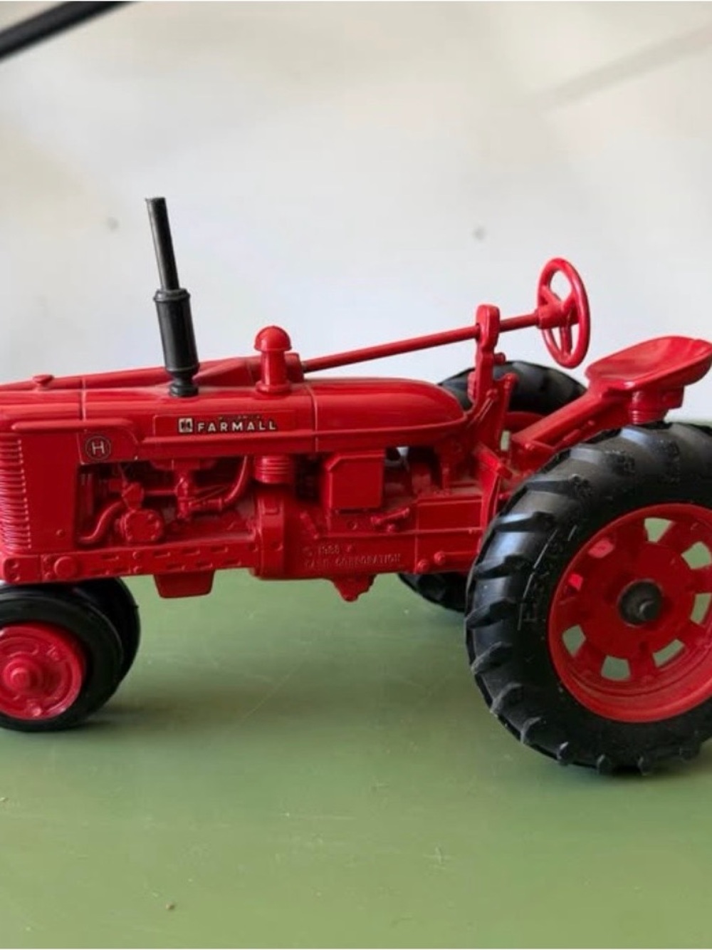 Vintage ERTL Farmall H Tractor 1:16 Scale - Narrow Front End Tractor - Die Cast